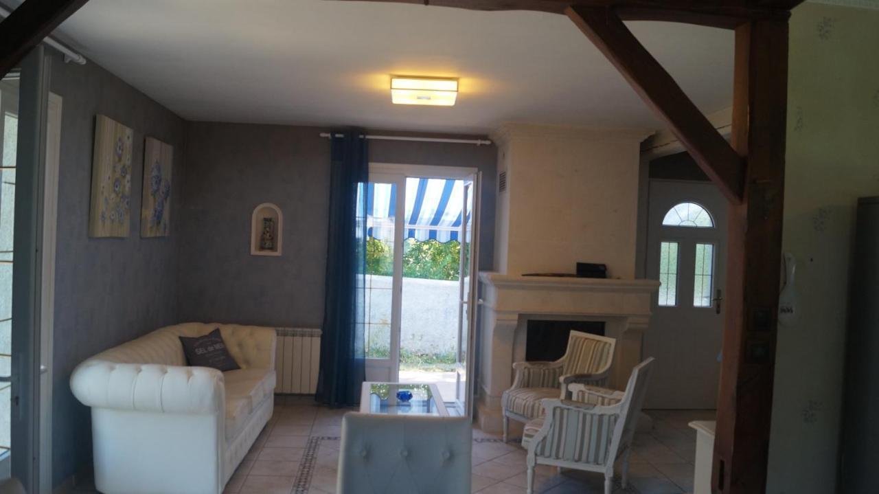 La Loumas Villa Charge Exterior photo